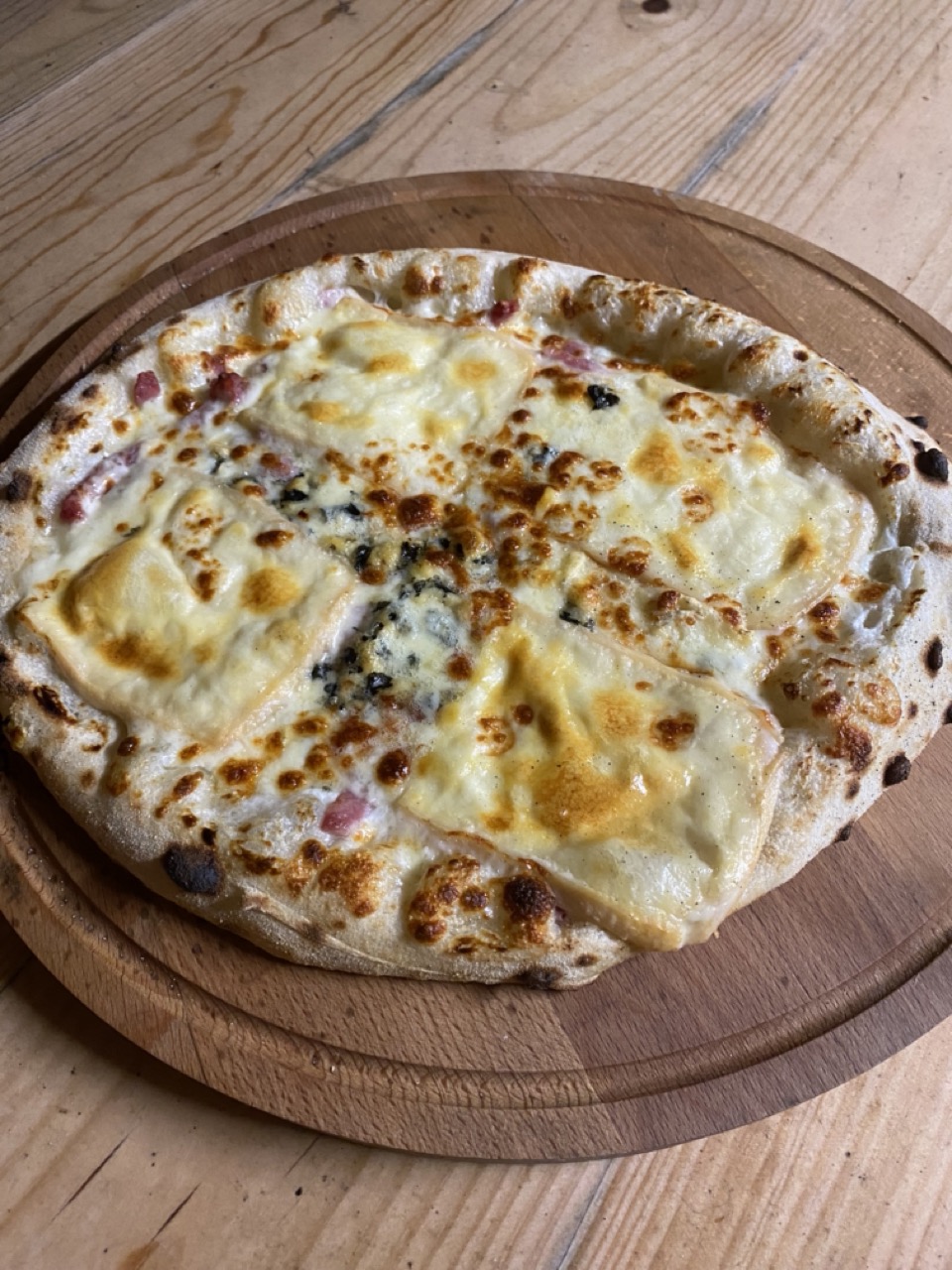 Pizza Raclette Gorgonzola Poitrine